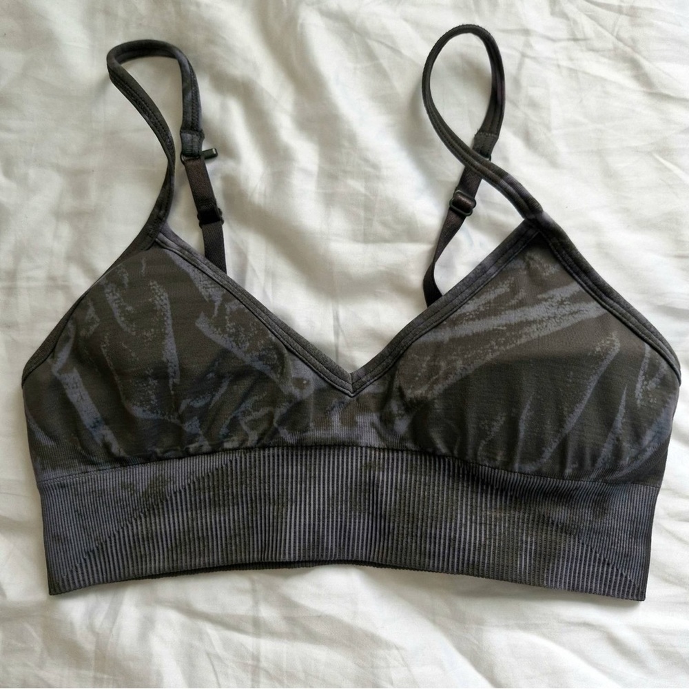 Lululemon sports bra